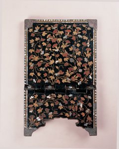 Suporte de missal dobrável cristão do Período Momoyama, final do século 16 - início do século 17 (laca) (ver também 622457) de Japanese School