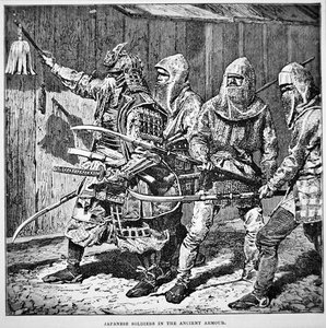 Samurai do Velho Japão liderando soldados comuns em correio em cadeia armados com armas de mastro (litho)