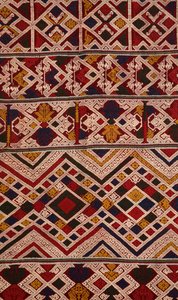 Detalhe de um phaa sabai feito por tecelões de Tai Nuea ou Tai Daeng de Hua Phan, Laos (têxtil)
