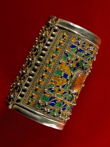 Bracelete em coral, prata e esmalte, Marrocos