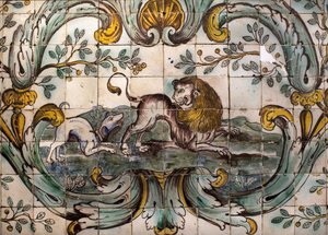 Cão ameaçando um leão - Detalhe de um painel decorativo da sala de caça do antigo palácio da Praia, um Belém, Lisboa (Portugal) (Cão atacando um leão, painel decorativo da sala de caça do antigo palácio da Praia, em Belém) - Musee national des