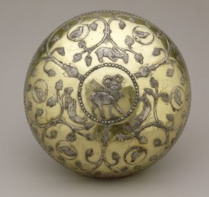 Taça, século 6-7 d.C. (prata dourada e esculpida)