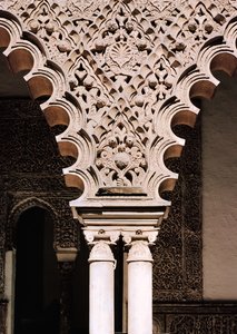 Detalhe de um dos arcos de polilobo do Patio de las Doncellas (gesso)