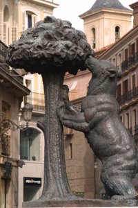 O Urso de Madrono (bronze) de School Spanish