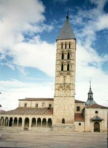 Exterior da Igreja de San Estaban de School Spanish