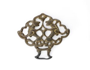 Ornamento com um par de leões, dinastia Seljud, possivelmente século 13 (bronze com vestígios de douramento)