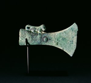 Axe-Head, Cultura Dongson, c.200 BC-200 AD (bronze)
