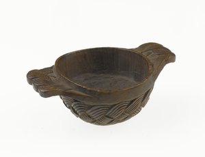 Quaich, tigela de duas abas, de madeira serrana ou recipiente para beber, c.1700 (madeira) de Scottish School