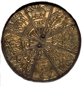 Arte Scythian (civilização Scythian ou Scythian): espelho de prata coberto de ouro do tumulus n°4 de Kelermes, região de Krasnodar até Kuban na Rússia (650-620), século VII a.C. São Petersburgo, Museu Hermitage
