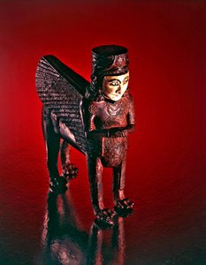 Leão alado com torso feminino, figura de um trono (bronze e pedra incrustada) de Scythian