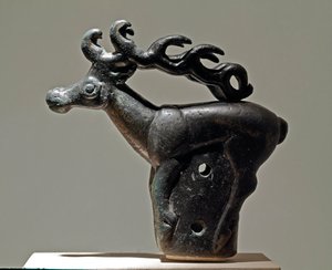 Art Scythe (Scythic Civilization ou Scythia): cobertura zoomórfica representando um veado. Objecto em bronze do século VI - II a.C. São Petersburgo, Museu Hermitage