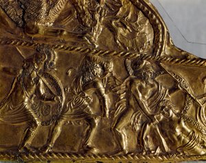 Arte Scythian (Scythian ou civilização Scythian): revestimento de escapes em ouro com representação de uma batalha dos gregos contra os bárbaros, século VI a.C. São Petersburgo, Museu Hermitage