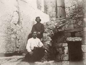 Dois homens, sentando, perto, a, lintel, de, Barclay&39;s, portão, em, a, parede ocidental, de, monte templo, jerusalém, 1866