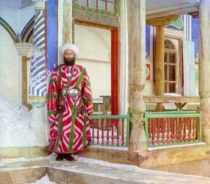 Um ministro do Emirado de Bukhara em vestido formal, c. 1910 (foto)