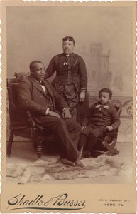 Retrato de uma família,c. 1895 (foto) de Shadle & Busser