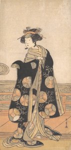 Yoshizawa Iroha como uma mulher em pé na Engawa de uma casa perto de um rio, ca. 1778.