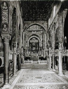 Vista interior da nave (foto a p/b) de Sicilian School