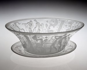 Centerpiece Bowl, projetado em 1920, feito 1929 (vidro) de Simon Gate
