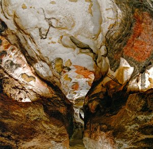 A Galeria Axial mostra auroques extintos no teto da gruta de Lascaux, em França.