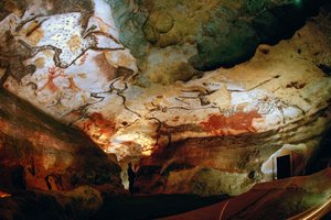 A Sala dos Touros com Jacques Marsal, um dos descobridores das grutas de Lascaux.