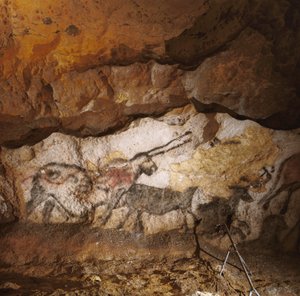 O Unicórnio Mítico de Lascaux pintado há mais de 17.000 anos reveste a calcite branca...