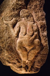 A Vénus de Laussel, escultura de uma mulher grávida, com cerca de 25.000 anos.