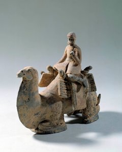 A civilização sogdiana: "camelo e camelo, transporte de seda" estátua funerária de Terracota. Século V ou VI. Paris, Museu Cernuschi de Sogdian Sogdian