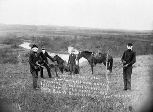 A "Guerra do Arame Farpado" no Nebraska 1884-1885: Proprietários de ranchos tentam tirar terras de fazendeiros opondo-se à demarcação do arame farpado - fotografia de Solomon D. Butcher de Solomon D. Butcher