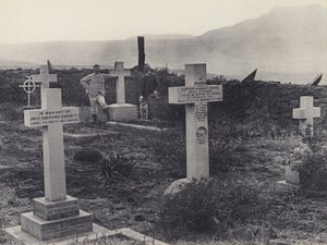 Sepulturas de Oficiais em Majuba (foto a p/b) de South African Photographer