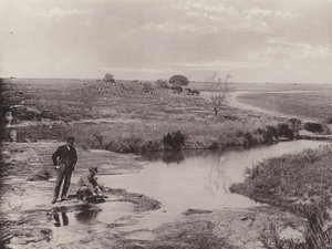Panning Ore para descobrir o Ouro (foto a p/b) de South African Photographer
