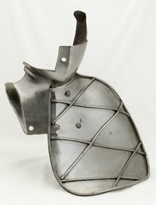 Bevor de reforço com alvo de inclinação, c.1560 (aço)