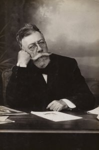 Angel Guimera (1845-1924), dramaturgo espanhol (fotografia a preto e branco) de Spanish Photographer