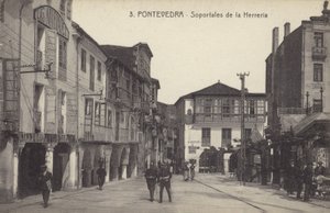 Arcadas da oficina de ferreiro, Pontevedra, Espanha (fotografia a preto e branco) de Spanish Photographer