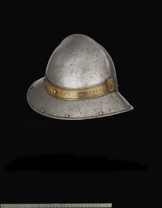 Um chapéu de guerra espanhol (Cabacete) no estilo do final do século 15 de Spanish School
