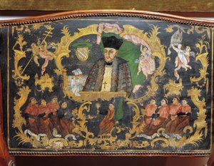 Representação do Bispo Reitor da Universidade, detalhe do verso da cadeira de couro pintado do Colégio de São Bartolomeu em Salamanca, Espanha de Spanish School