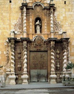 Detalhe da fachada da Igreja de San Bartolome, Benicarlo, Espanha, construída no século XVIII (foto) de Spanish School