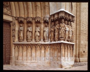 Arte Gótica: detalhe do portal central da Catedral de São Teteo em Tarragona de Spanish School