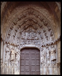 Vista do portal gótico de Spanish School