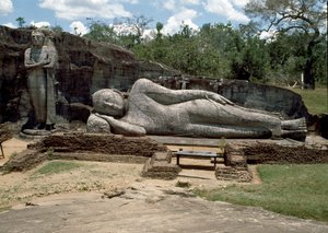 A imagem reclinada, que retrata o parinirvana de Buda, escultura, Templo de Gal Vihara