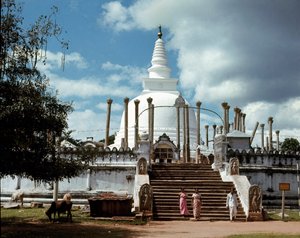 Vista de Thuparamaya dagoba de Sri Lankan School