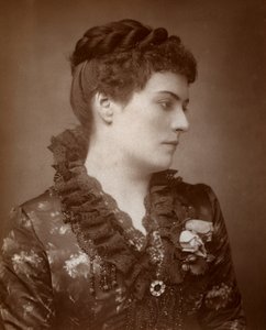 Sophie Eyre, atriz britânica, 1883 de St James