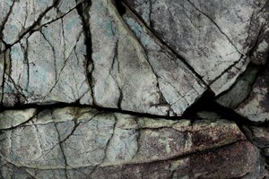 Superfície rochosa fissurada de Studio Meikle