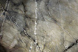 Veios naturais na rocha de Studio Meikle