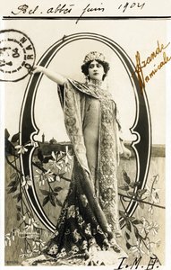 O a: Anna Held, origem polonesa, cantora e dançarina da Belle Epoque - Alfabeto em cartão postal