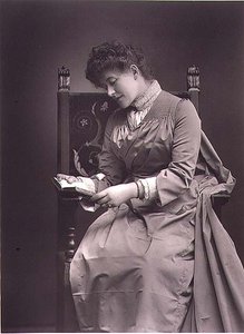 Ellen Terry (1847-1928) fotografia de retrato, meados da década de 1880 (foto a p/b)