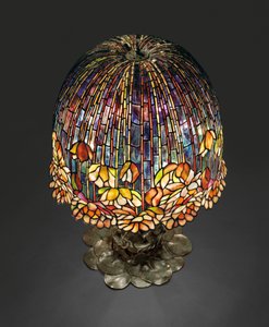 Um abajur &39;Pond Lily&39;, c.1903 (vidro com chumbo e bronze patinado)