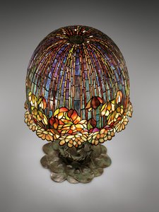 Um abajur &39;Pond Lily&39;, c.1903 (vidro com chumbo e bronze patinado)