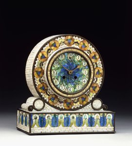Um relógio com lareira de vidro Favrile em mosaico montado em bronze, século 20 (bronze, mosaico, vidro Favrile)