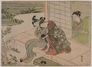 Mulher assistindo casal jovem abraçar em uma varanda, final da década de 1760. de Suzuki Harunobu