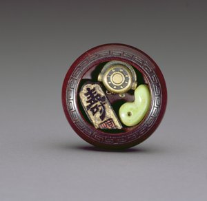 Uma pequena esmola, c.1880-1900 (madeira com chifre de veado, metal e verniz) (ver também 195423) de Suzuki Tokuku